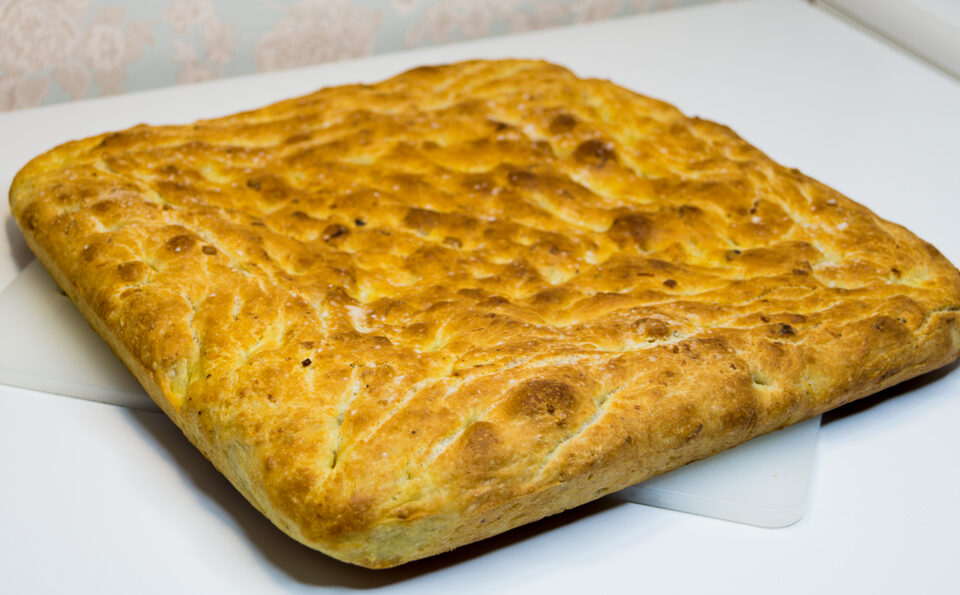 Хлеб с луком пореем и бразильским орехом./Leek Bread.